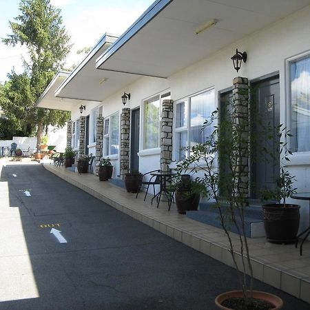 White Manor Motel Кума Екстер'єр фото
