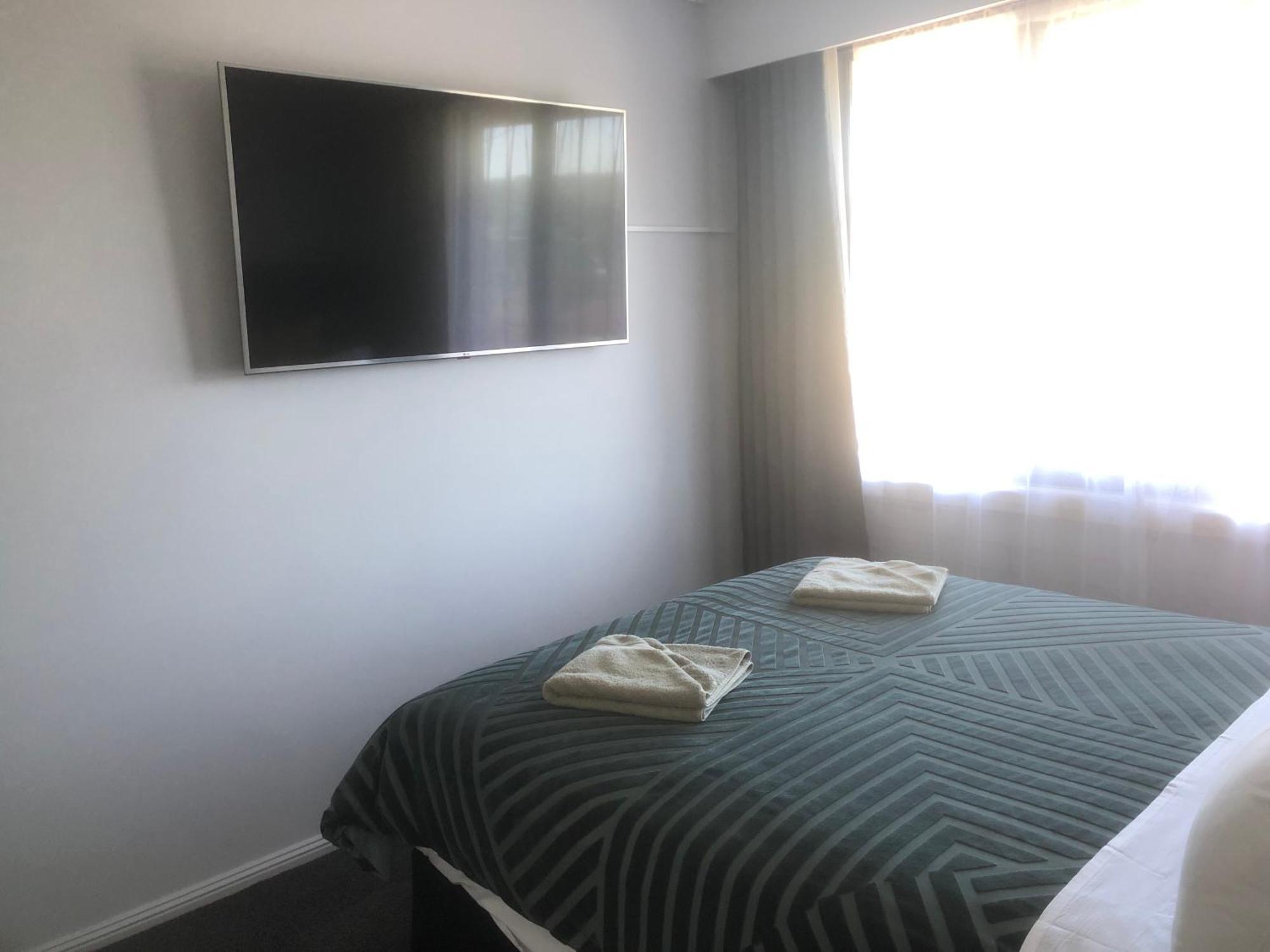 White Manor Motel Кума Екстер'єр фото