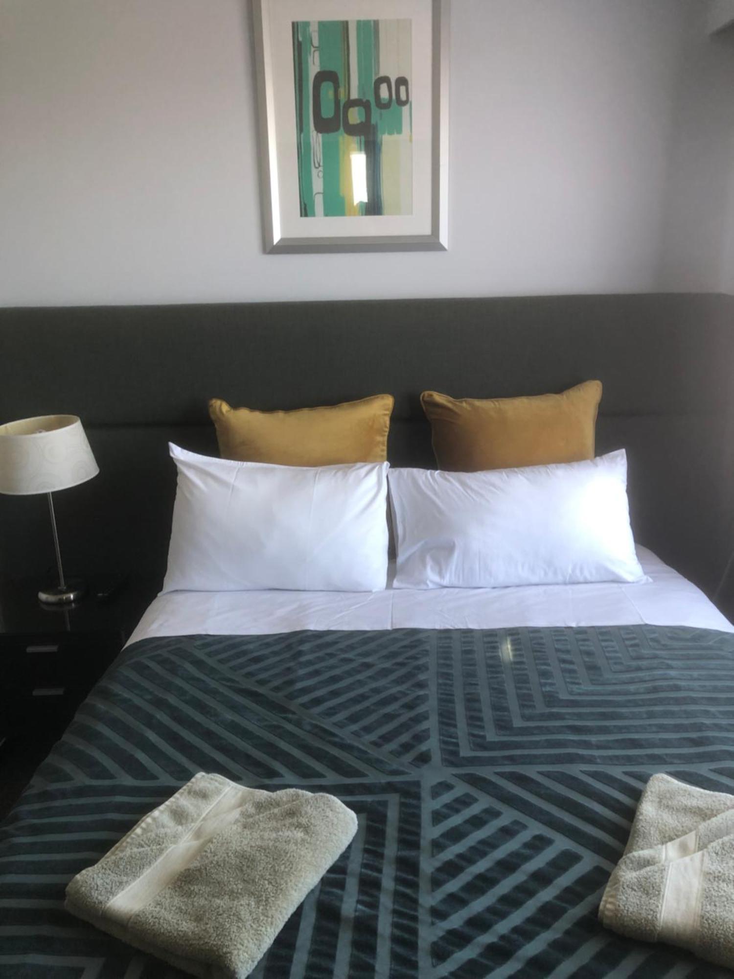 White Manor Motel Кума Екстер'єр фото