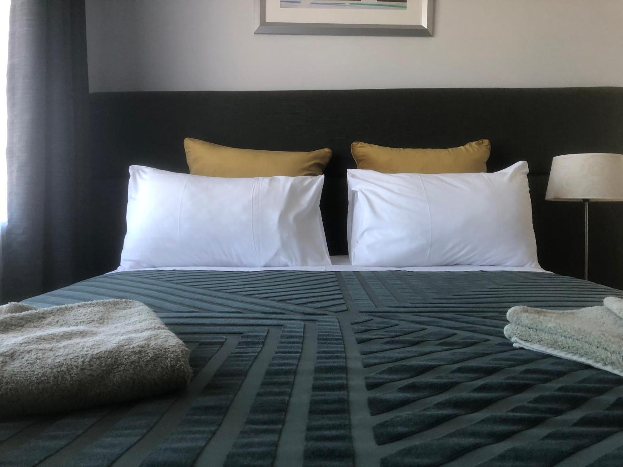 White Manor Motel Кума Екстер'єр фото