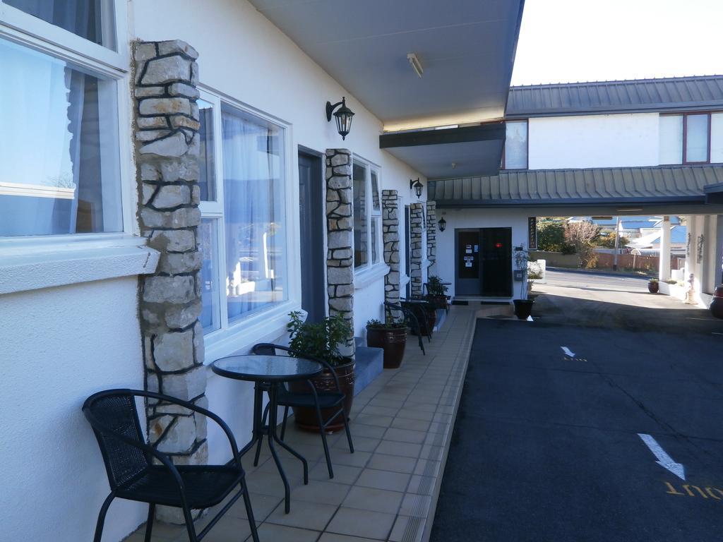 White Manor Motel Кума Екстер'єр фото