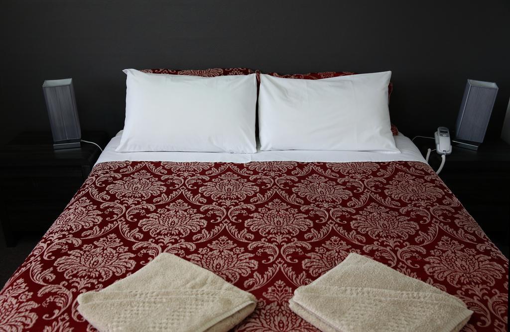 White Manor Motel Кума Екстер'єр фото